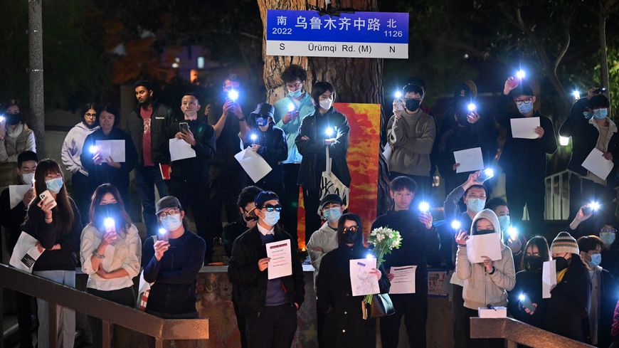 En Chine, après les manifestations, la police fouille les téléphones  portables